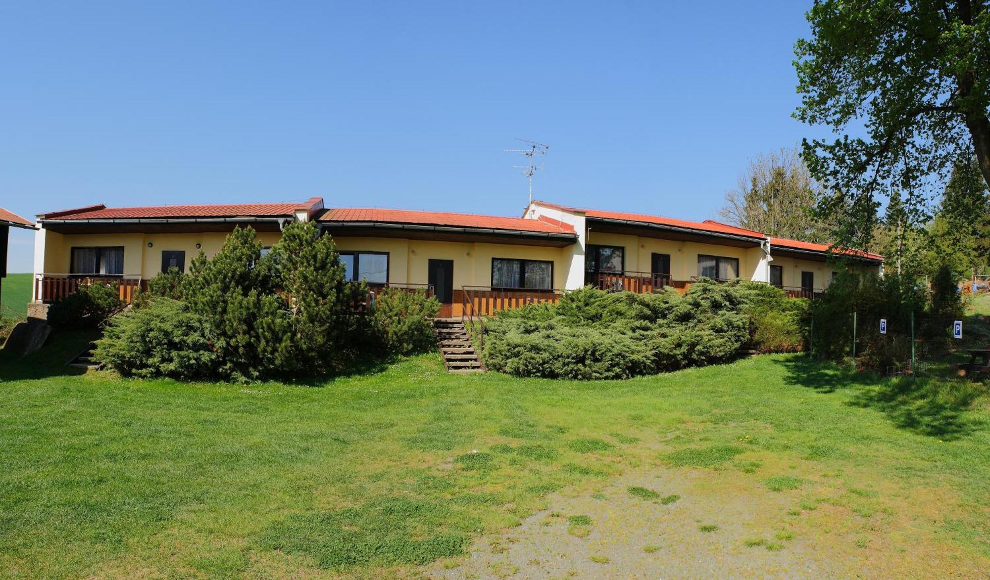 Bungalovy A Ubytovani Ratiborice- Zlic Česká Skalice Exteriör bild