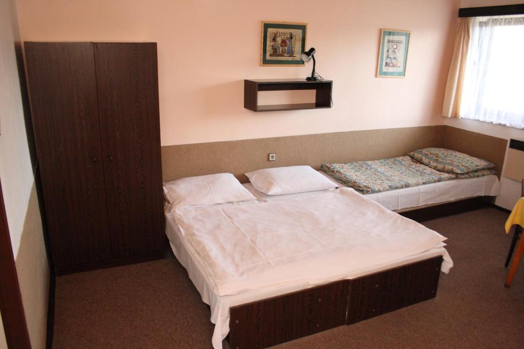 Bungalovy A Ubytovani Ratiborice- Zlic Česká Skalice Rum bild