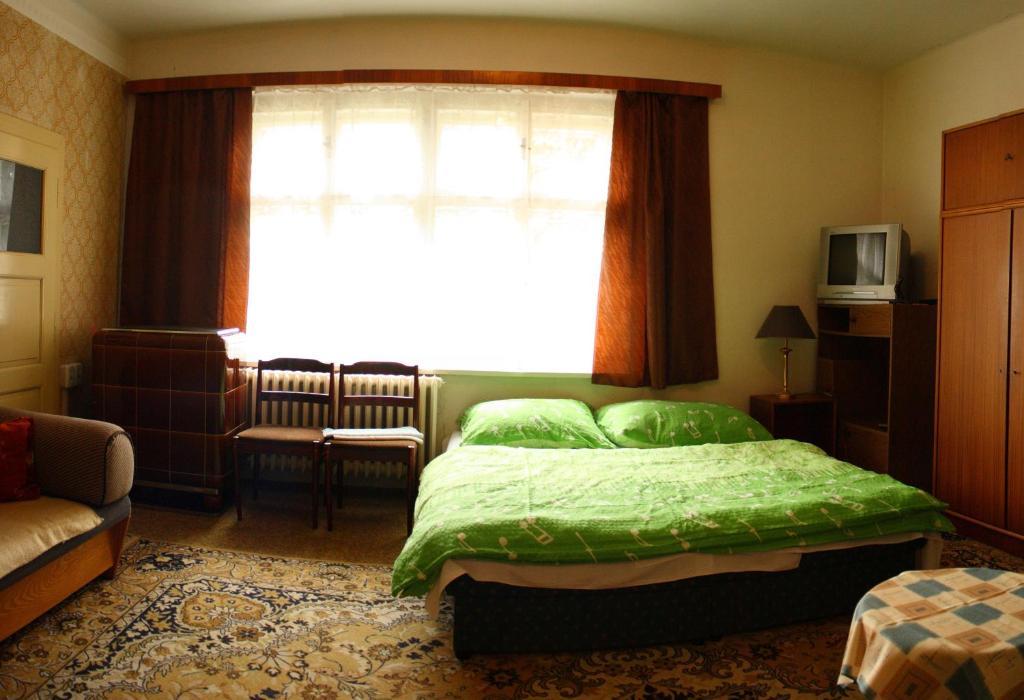 Bungalovy A Ubytovani Ratiborice- Zlic Česká Skalice Rum bild