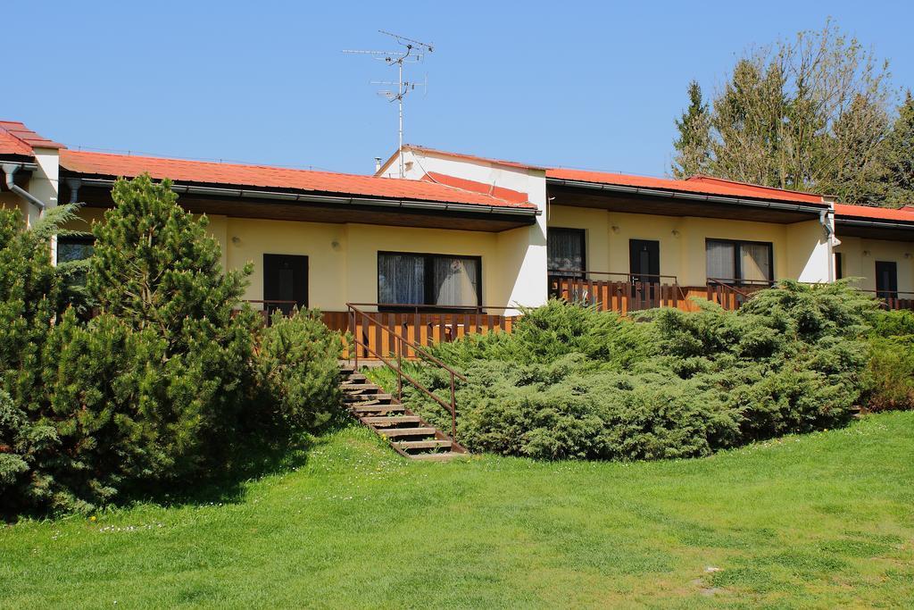 Bungalovy A Ubytovani Ratiborice- Zlic Česká Skalice Exteriör bild