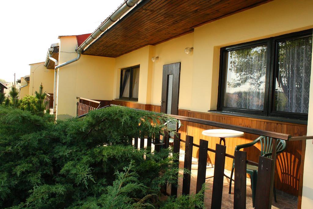 Bungalovy A Ubytovani Ratiborice- Zlic Česká Skalice Exteriör bild