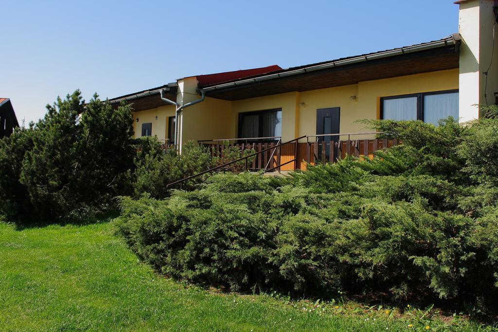 Bungalovy A Ubytovani Ratiborice- Zlic Česká Skalice Exteriör bild